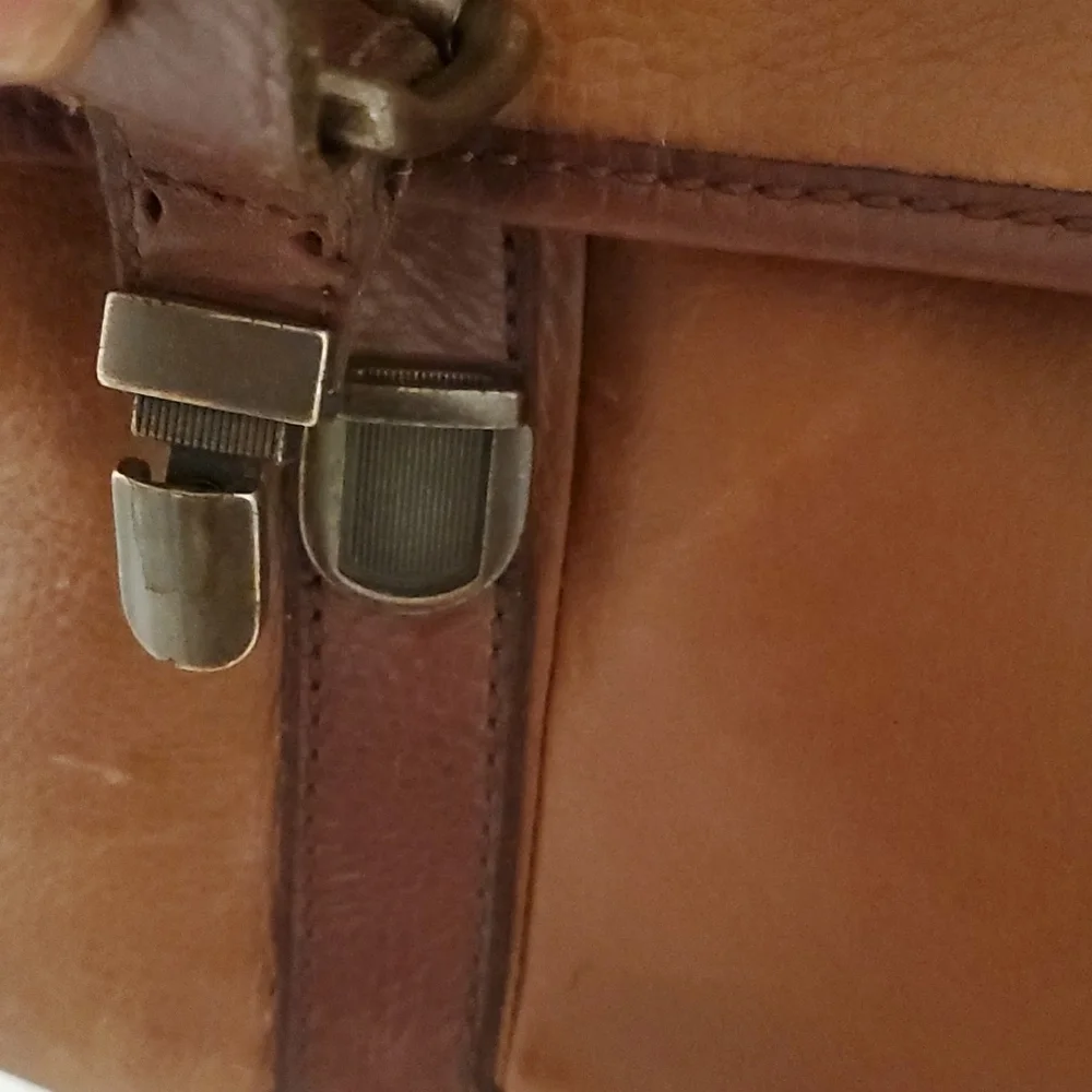 Fossil vintage leather messenger bag unisex